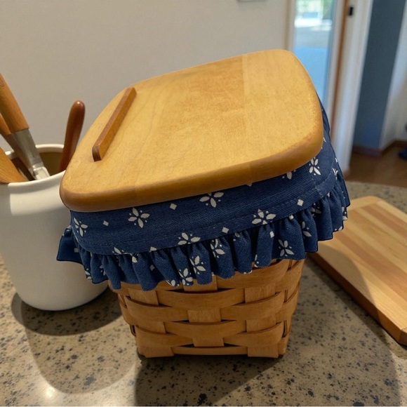 Longaberger Recipe Basket with Blue Floral Cotton Liner and Plastic Protector - Picture 2 of 16